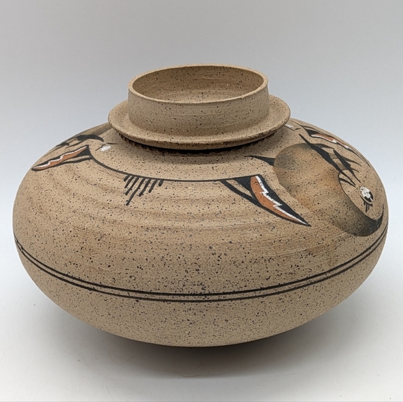 Native Southwestern Tan Brown Clay Earthenware Vessel - Picture 4 of 9